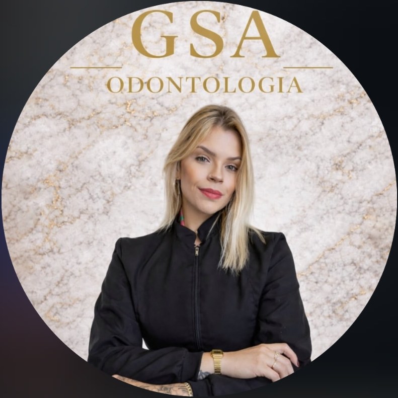 Dra. Giovana Suman Aluísio, cirurgiã-dentista da GSA Odontologia